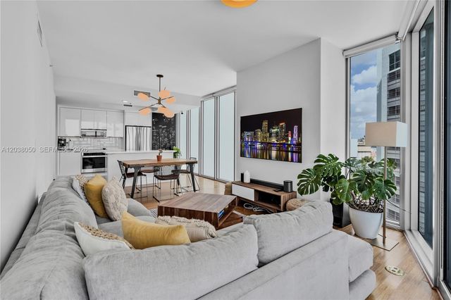 888 Biscayne Boulevard 812, Miami, FL 33132