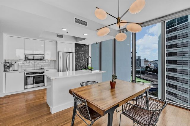 888 Biscayne Boulevard 812, Miami, FL 33132