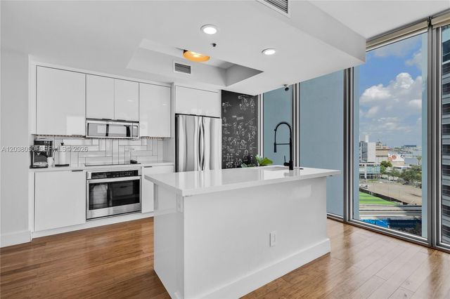888 Biscayne Boulevard 812, Miami, FL 33132