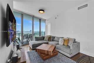 888 Biscayne Boulevard 812, Miami, FL 33132