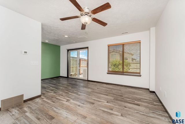 9552 W Broek Dr Drive, Sioux Falls, SD 57106