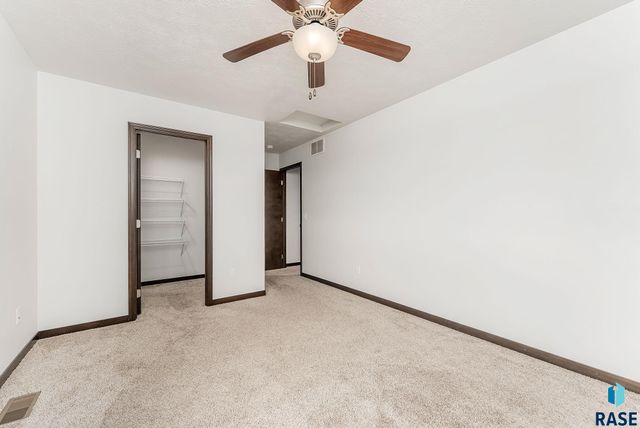 9552 W Broek Dr Drive, Sioux Falls, SD 57106