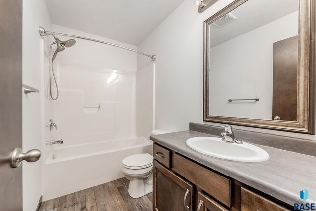 9552 W Broek Dr Drive, Sioux Falls, SD 57106