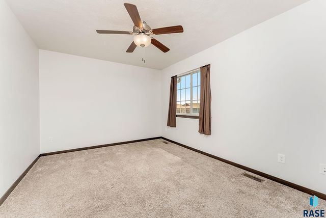 9552 W Broek Dr Drive, Sioux Falls, SD 57106