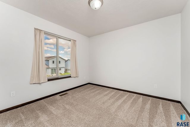 9552 W Broek Dr Drive, Sioux Falls, SD 57106