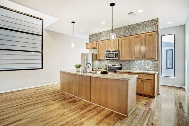 621 W 8th Street, Houston, TX 77007