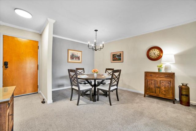 950 E Wilmette Road 325, Palatine, IL 60074