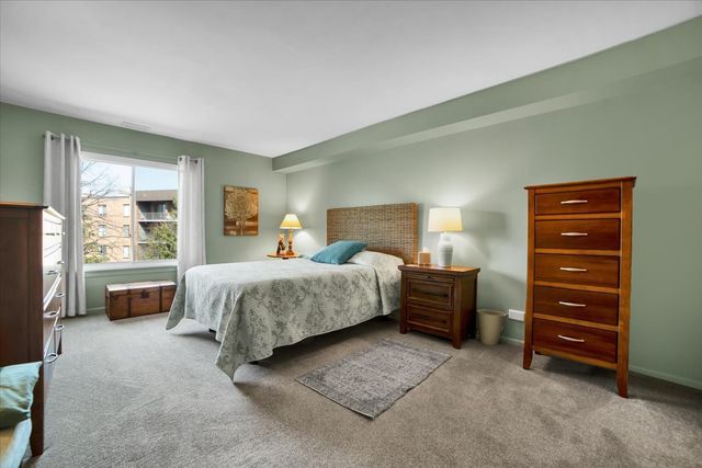 950 E Wilmette Road 325, Palatine, IL 60074