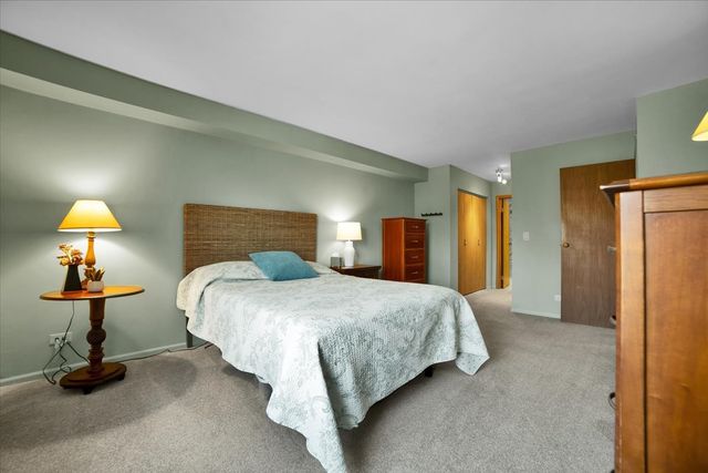 950 E Wilmette Road 325, Palatine, IL 60074