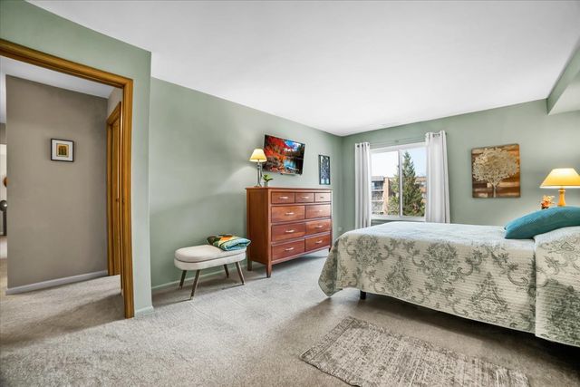 950 E Wilmette Road 325, Palatine, IL 60074