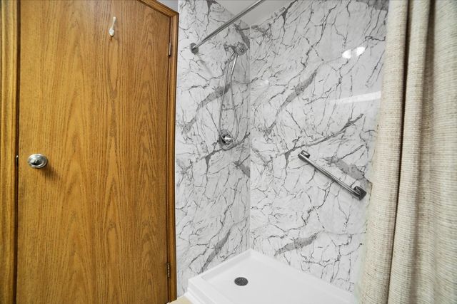 950 E Wilmette Road 325, Palatine, IL 60074