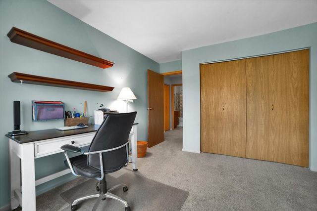 950 E Wilmette Road 325, Palatine, IL 60074