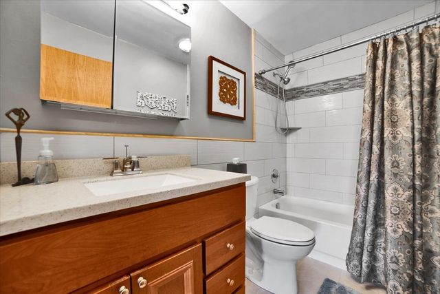 950 E Wilmette Road 325, Palatine, IL 60074