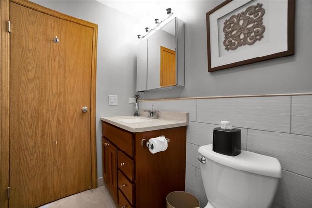 950 E Wilmette Road 325, Palatine, IL 60074