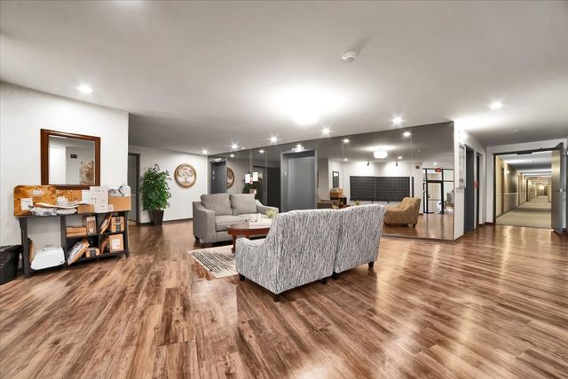 950 E Wilmette Road 325, Palatine, IL 60074