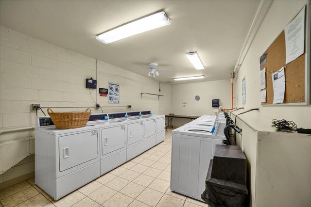 950 E Wilmette Road 325, Palatine, IL 60074