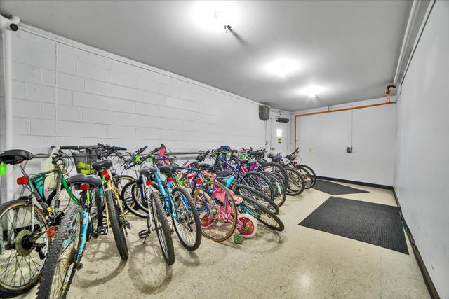 950 E Wilmette Road 325, Palatine, IL 60074