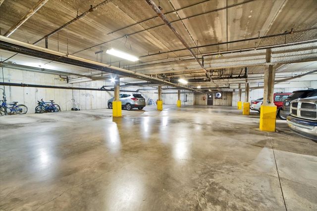 950 E Wilmette Road 325, Palatine, IL 60074