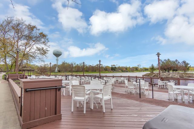 950 E Wilmette Road 325, Palatine, IL 60074