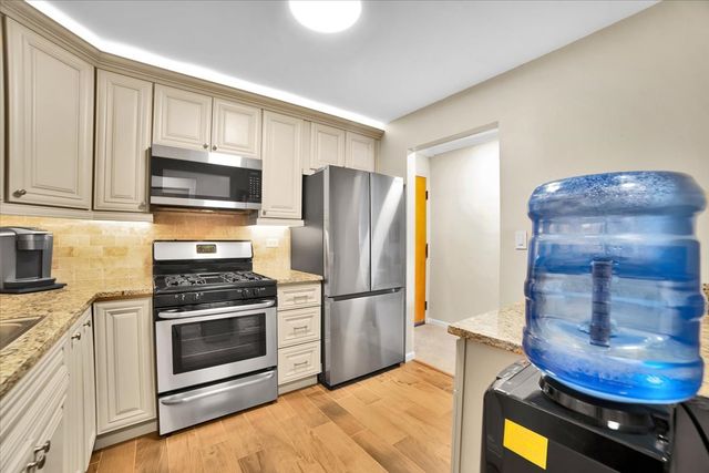 950 E Wilmette Road 325, Palatine, IL 60074