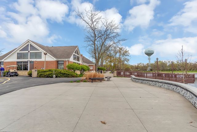 950 E Wilmette Road 325, Palatine, IL 60074