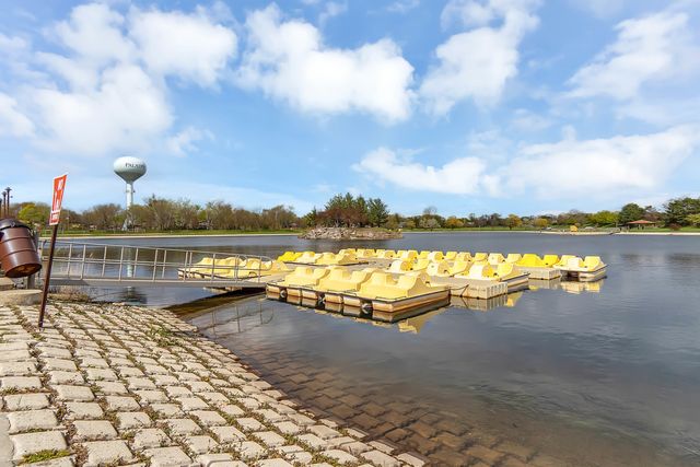 950 E Wilmette Road 325, Palatine, IL 60074