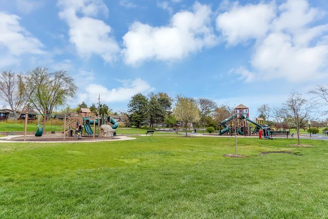 950 E Wilmette Road 325, Palatine, IL 60074