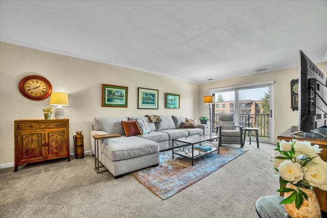 950 E Wilmette Road 325, Palatine, IL 60074