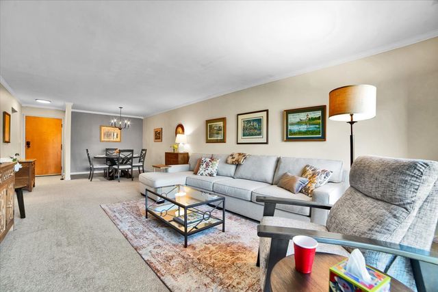 950 E Wilmette Road 325, Palatine, IL 60074