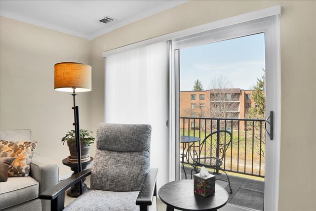 950 E Wilmette Road 325, Palatine, IL 60074