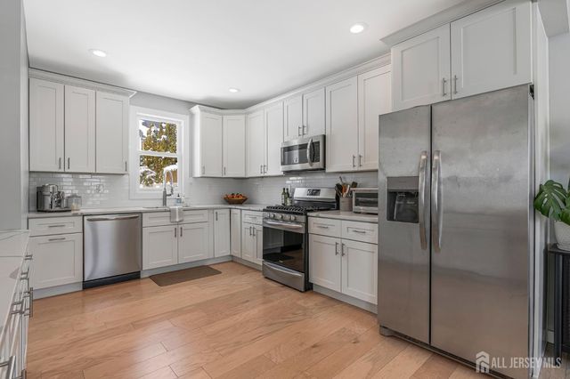 51 Dartmouth Street, Edison, NJ 08837