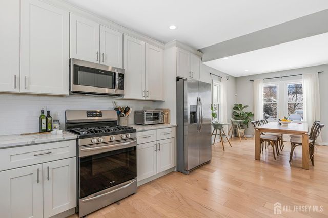 51 Dartmouth Street, Edison, NJ 08837