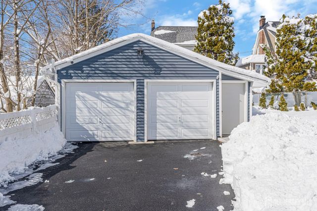 51 Dartmouth Street, Edison, NJ 08837