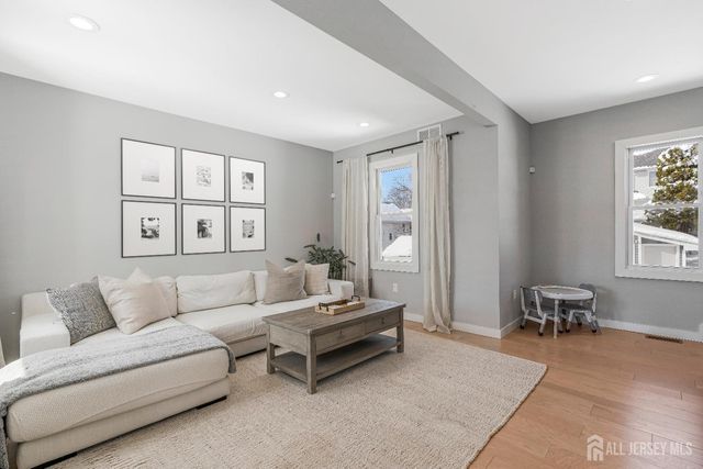 51 Dartmouth Street, Edison, NJ 08837