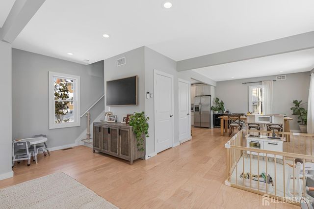 51 Dartmouth Street, Edison, NJ 08837