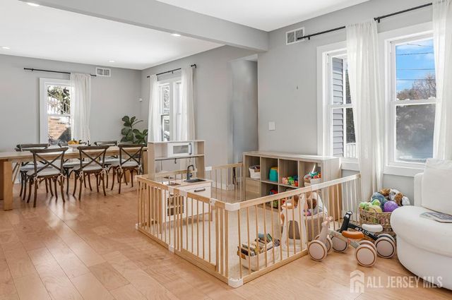 51 Dartmouth Street, Edison, NJ 08837