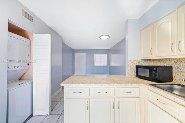 5400 W 21st Ct 402, Hialeah, FL 33016