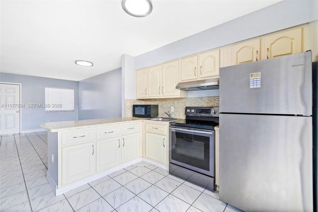 5400 W 21st Ct 402, Hialeah, FL 33016