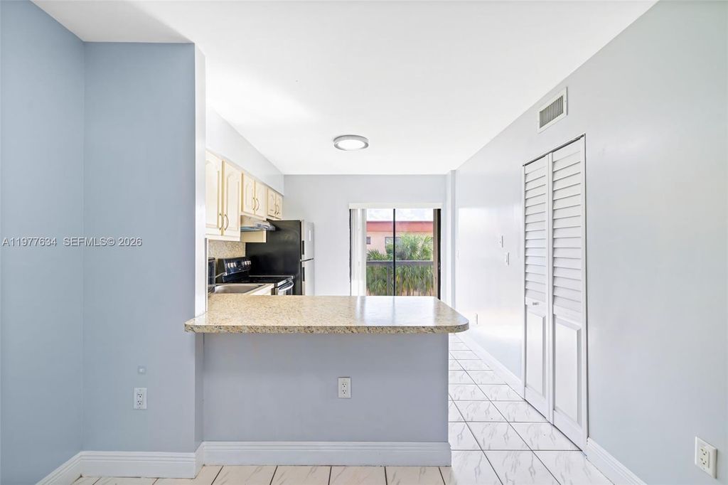 5400 W 21st Ct 402, Hialeah, FL 33016