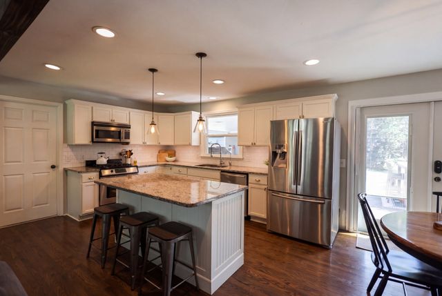 210 Elnora Ct, Hendersonville, TN 37075