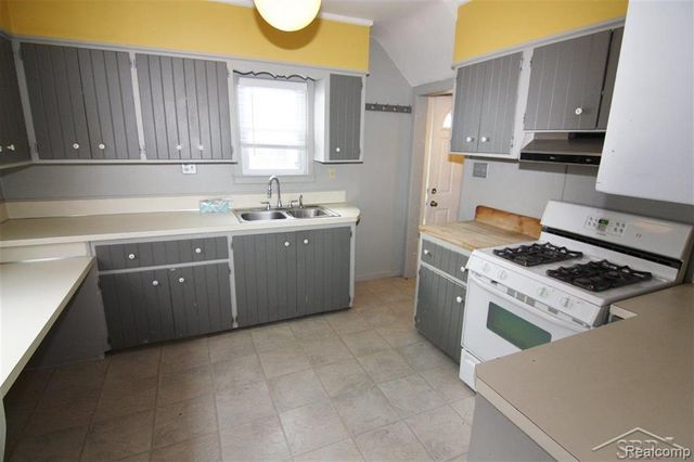 1717 Ottawa Street, Saginaw, MI 48602