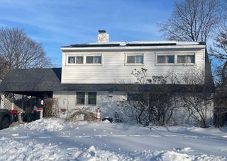 39 Beacon Lane, Hicksville, NY 11801