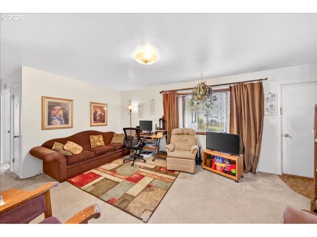 3013 22ND Ave, Forest Grove, OR 97116