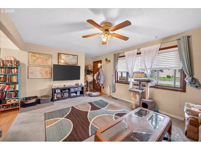 3013 22ND Ave, Forest Grove, OR 97116
