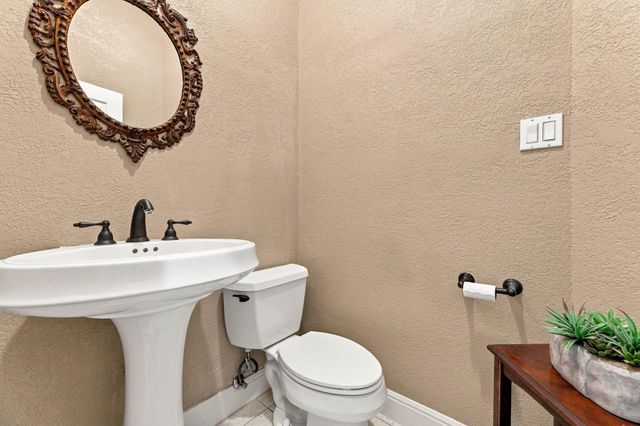 601 Winding Oak DR, Leander, TX 78641