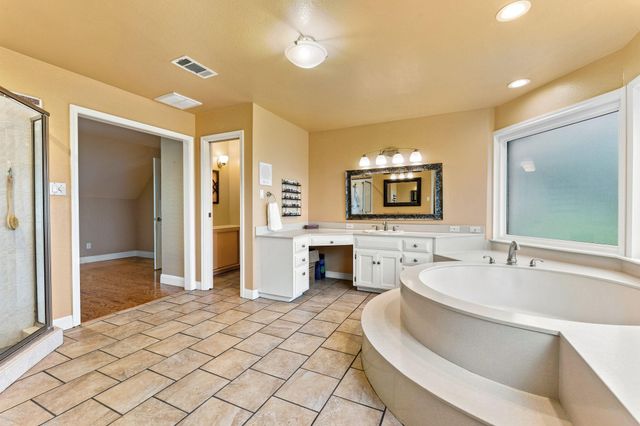 601 Winding Oak DR, Leander, TX 78641