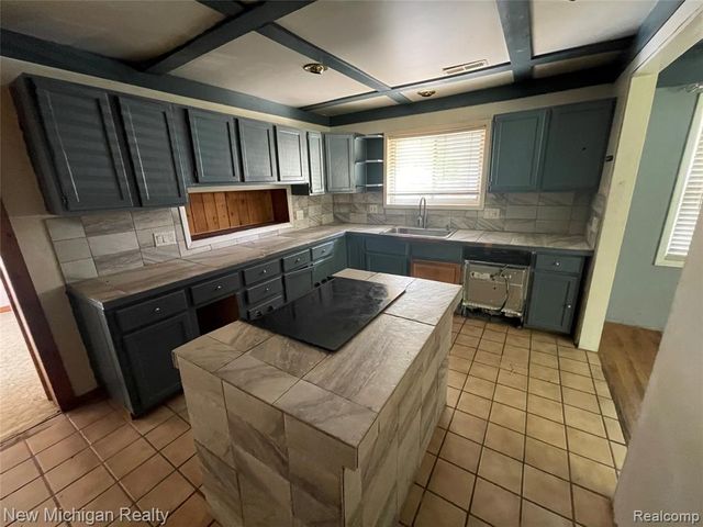 2811 Wisconsin Road, Troy, MI 48083