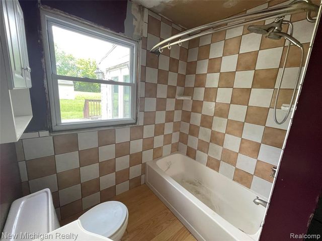 2811 Wisconsin Road, Troy, MI 48083