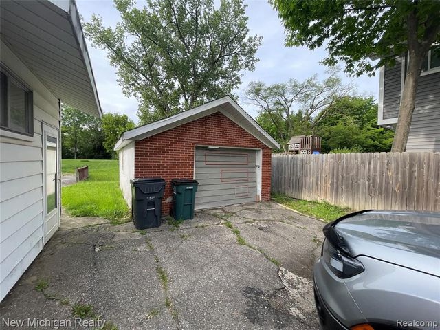 2811 Wisconsin Road, Troy, MI 48083
