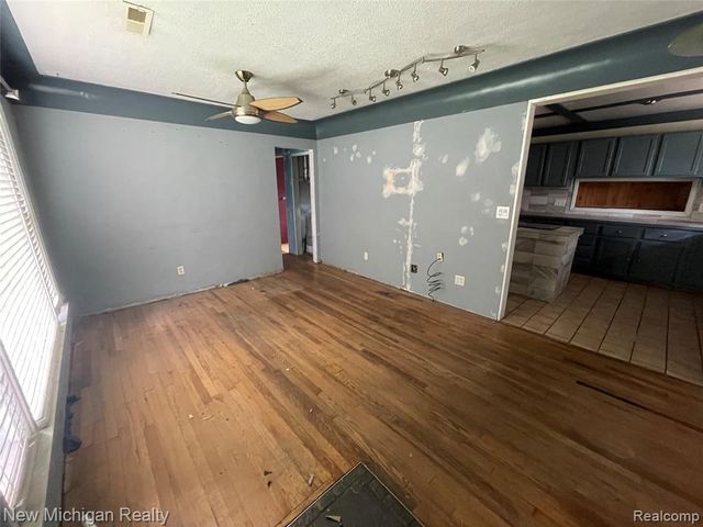 2811 Wisconsin Road, Troy, MI 48083